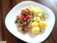 Fotografija recepta: Ribji file v foliji z zelenjavo 