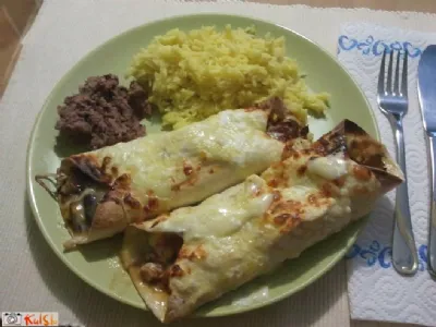 Enchiladas s piščancem in prilogo
