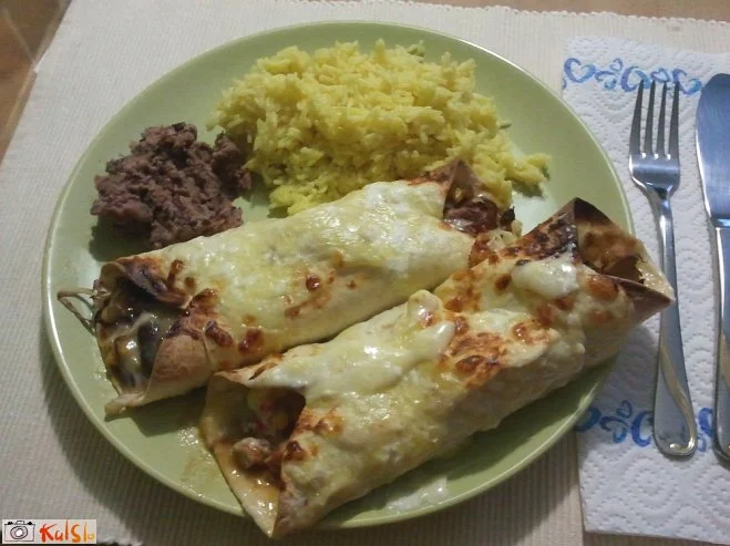Enchiladas s piščancem in prilogo