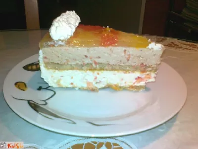 Torta z rdečimi grenivkami , limono in jogurtom