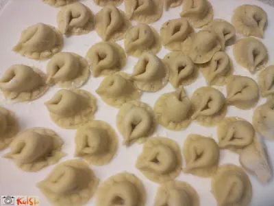 Tortelini s tuno, parmezanom in baziliko