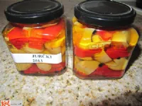 Fotografija recepta: Vloženi jurčki s pečeno papriko