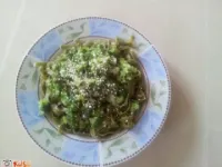 Fotografija recepta: Brokolijevi cvetovi na špinačnih rezancih