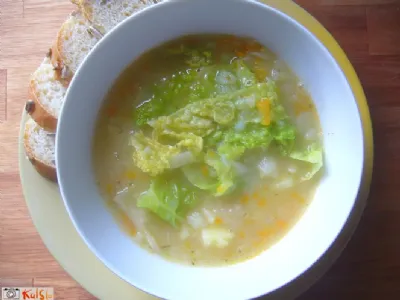 Krompirjeva juha z ohrovtom (veganska)