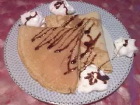 Fotografija recepta: Enostavne orehove, čokoladne palačinke s smetano