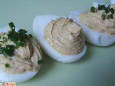 Preprosta polnjena jajčka 