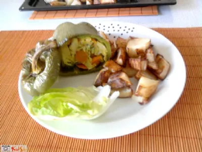 Polnjene paprike in pečen krompirček