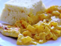 Fotografija recepta: Piščančji zrezki v curry omaki z ananasom