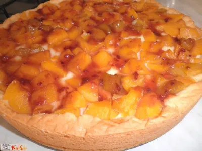 Pita s pudingom in breskvami