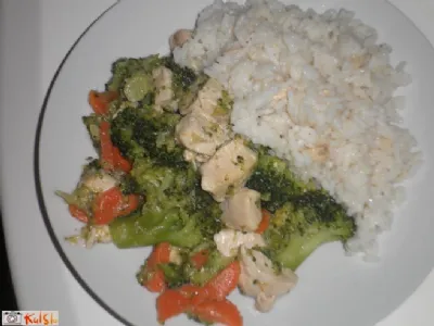 Piščančji file z brokolijem in korenjem