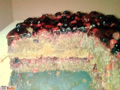 Čokoladna torta z gozdnimi sadeži