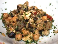 Fotografija recepta: Solata iz jajčevcev in čičerike