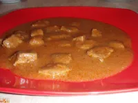 Fotografija recepta: Goveji golaž s suho praženo čebulo