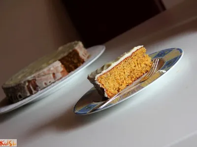 Korenčkovo-lešnikova torta 