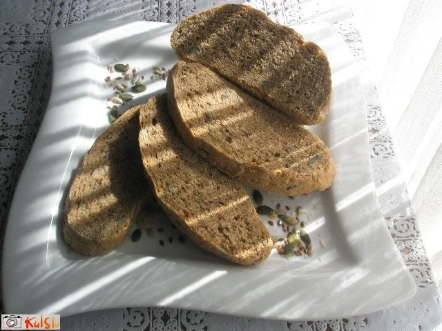 Zame: kruh iz polnozrnate moke s semeni