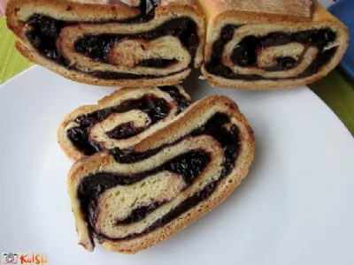 Potica s suhimi slivami