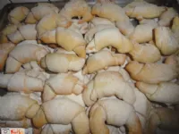 Fotografija recepta: Krhki rogljički z vinom ali penino