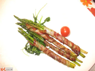 Šparglji na žaru s slanino