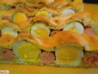 Fotografija recepta: Čemaževa kvašena pita s hrenovkami in jajci