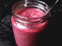 Fotografija recepta: (Avokadov) sladoled iz gozdnih sadežev