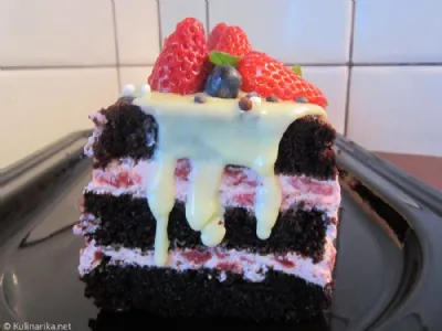 Jagodno čokoladna torta Hershey