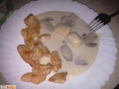 Piščanec v smetanovi omaki