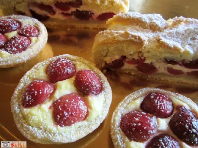 Skutino-češnjev štrudelj