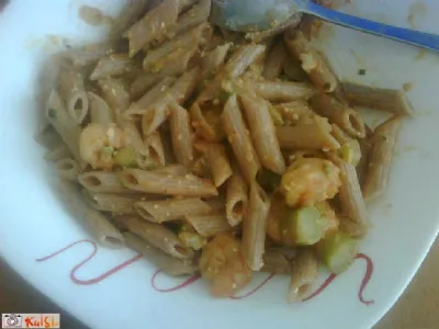 Pirine testenine s šparglji, rakci in cotagge sirom