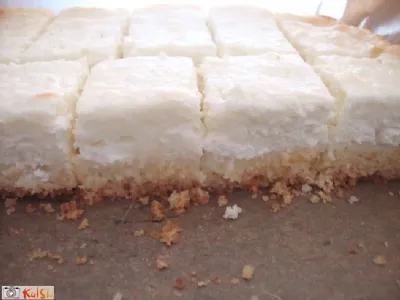 Skutno-jogurtove rezinice (pita)