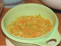 Fotografija recepta: Zeljnata solata s korenjem in sladko koruzo