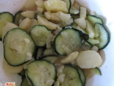 Krompirjeva solata s kumaro