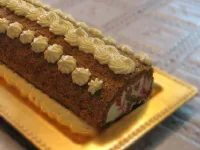 Fotografija recepta: Orehova rulada z jagodami in belo čokolado