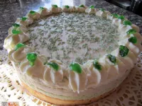 Fotografija recepta: Pistacijevo-bezgova torta