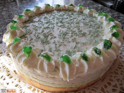 Pistacijevo-bezgova torta