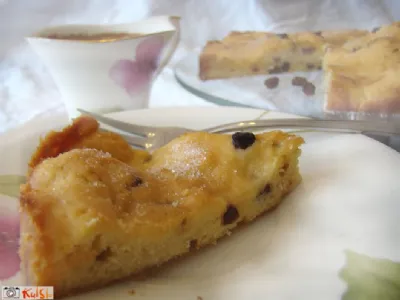 Masleni kolač z rozinami in rumom