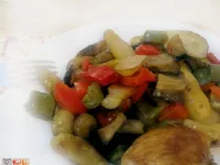 Fotografija recepta: Mlad krompir z mediteransko zelenjavo