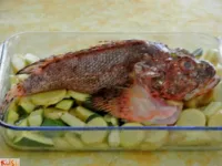 Fotografija recepta: Škarpena s krompirjem in bučkami v pečici