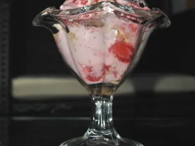 Osvežilno jagodno pecivo brez peke