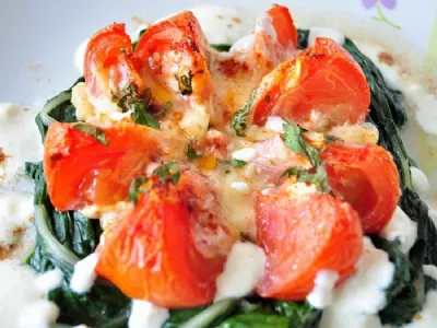 Pečen paradižnik s sirom in blitvo