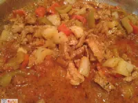 Fotografija recepta: Svinjski zrezki s papriko in paradižnikovo omako