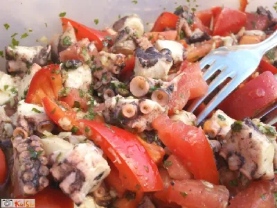 Hobotnica v solati "Kozada"