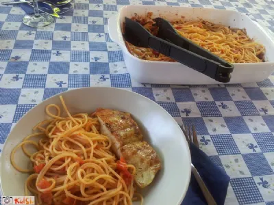 Špageti s kremasto paradižnikovo omako