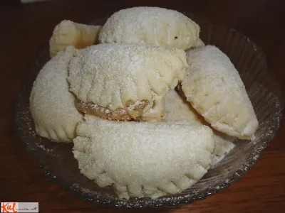 Žepki z orehovim nadevom in belo čokolado