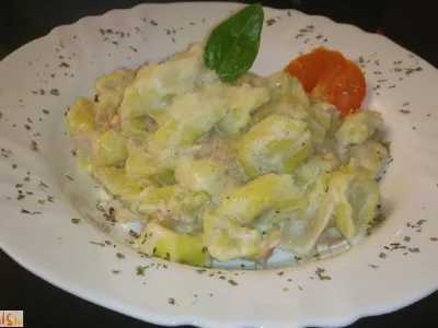 Tortelini s šunko in gorgonzolo