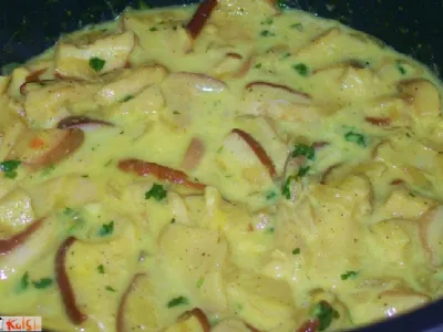 Jurčki v omaki s curryjem