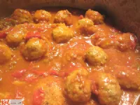 Fotografija recepta: Polpete in mesne kroglice v omaki iz sveže paprike in paradižnika