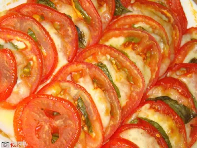 Paradižnik z mocarelo in baziliko "ala fasulas"