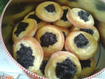 Keksi s skuto in makom