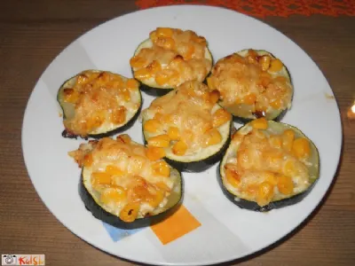 Zapečene bučke s koruzo in sirom