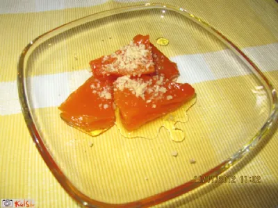 Muškatna buča kot desert s pistacijami  